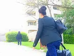 Jolies fesses en jeans d’une beurette