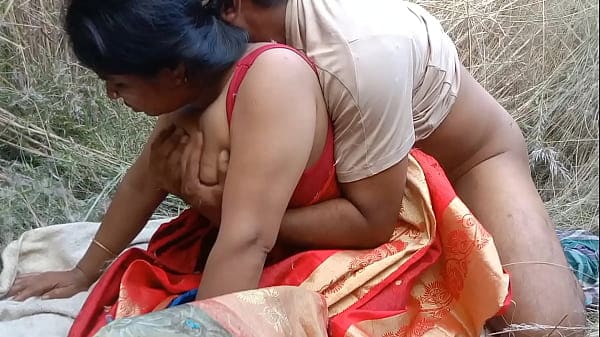 New Bangladeshi Full part Bangladeshi Wife in the Grass field In Fucking Blowjob’s hardcore cowgirl Desi wife