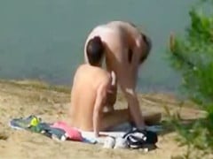 Baise en exterieur devant les