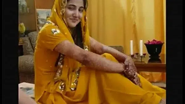 Attractive Pakistani hijab Slutty chicks talking regarding Arabic muslim Paki Sex in Hindustani at S
