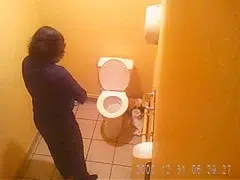 Beurette mature toilets