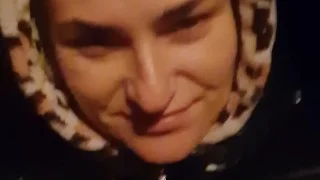 Похотливая киса хочет поиграть с чем-то сегодня ночью