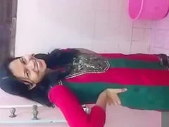 Indian babe records herself taking a bath