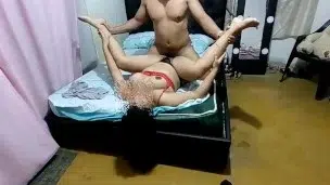 La empleada domestica tiene el culo muy rico y mi esposa no esta