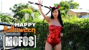 MOFOS – Jade Kush Is A Naughty Babe And Tyler Steel Is A Horny Dude Who Wanna Fuck Every One