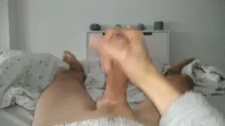 El niño polla,me envía su paja mañanera por whatsap