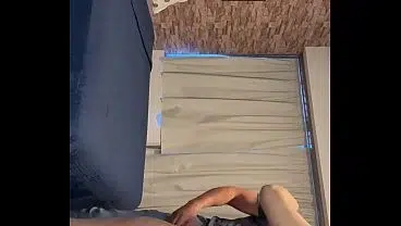 MARIDO ERA MEU AMIGO, MOSTROU MEUS VÍDEOS PRA ESPOSA E DEIXOU ELA COM VONTADE – FUI O PRIMEIRO COMEDOR DELA NA CAMA DELES – COMPLETO NO RED