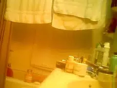 mature taking a bath and rubbing her vagina