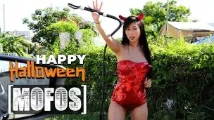 MOFOS – Jade Kush Is A Naughty Babe And Tyler Steel Is A Horny Dude Who Wanna Fuck Every One