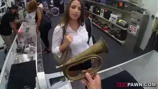 Xxxpawn – Delicious Pawg Madisin Lee Tries To Pawn Some Stolen Goods, Gets Caught