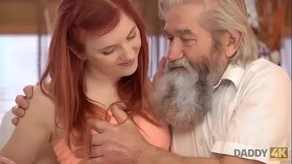 DADDY4K. Il vecchio signore vuole davvero provare ancora una volta la giovane vagina di Vanessa Shelby