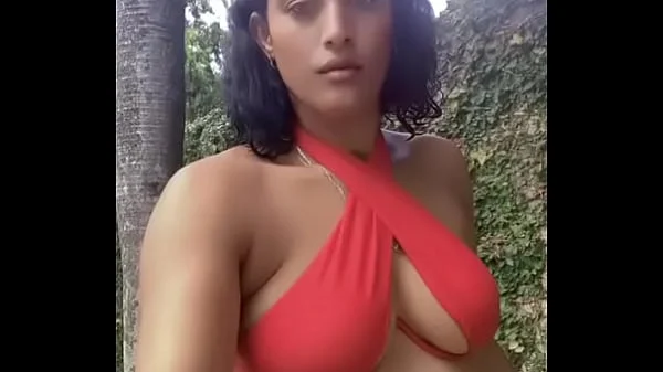 DOMINICANA LAVAPIES BASURA DOMINICANA