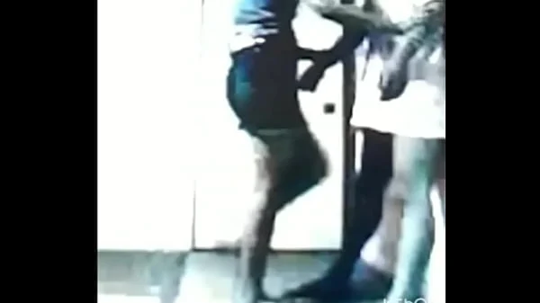 素人女子　ミニスカ金蹴り