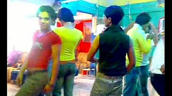 gayzz :P abo nasra :D