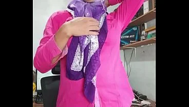 Hijab Shemale Cumming Hard On Webcam