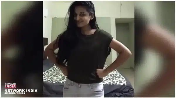 Malayalam Actress Esther hot dance