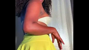 MORENA CULONA ESTA MUY CACHONDA Y QUIERE PROBAR UNA VERGA