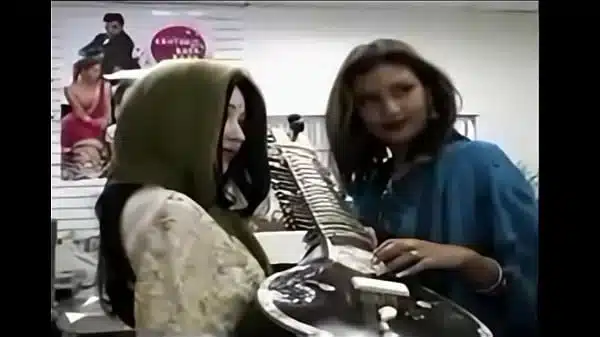 NASEEM SINDHI GIRL SEXY TALK WITH HER BF PT2