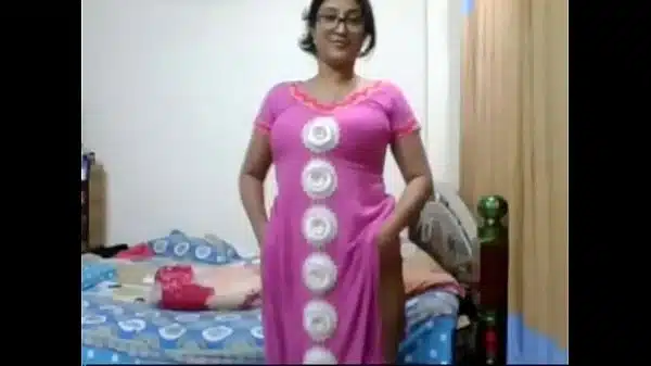 PAKI GIRL PALYING  AND DANCING  MASTURBATION ON CAM FINGERING ON PUSSY