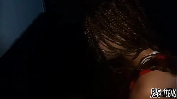 Puta hermana ninfomana me amarra y me coge se mete mi polla por su culo duro hasta correrme en su coño y en su boca traga y chupa leche la puta de mi hermanastra Xvideos Big Ass