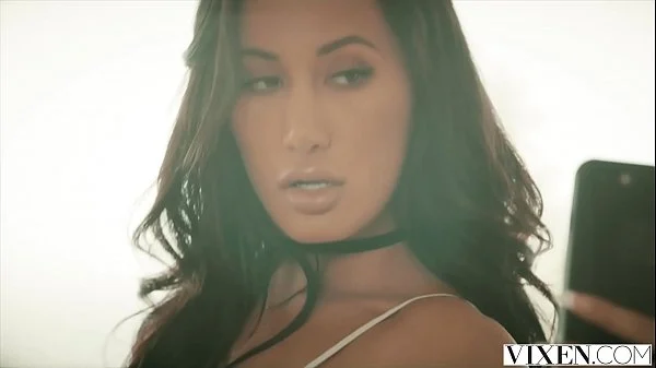 Vixen Ass Jiggles From Hard Pounding