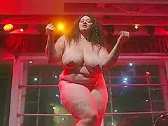 Kiki La Chanteuase Burlesque