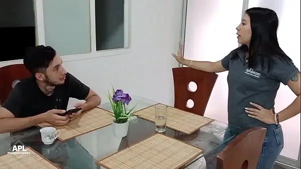 Me follo el delicioso culo de mi cachonda hermanastra en venganza contra su novio infiel. PT1