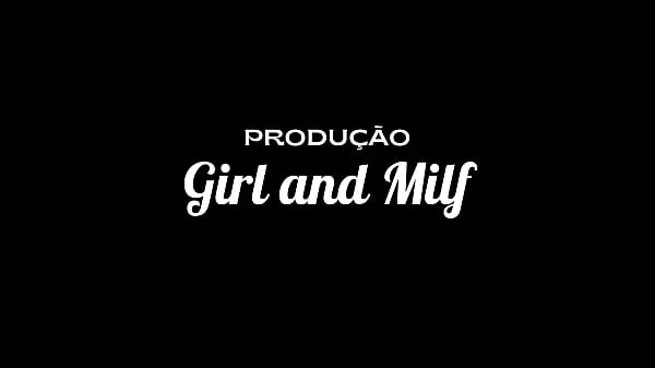 Minha madrasta esta querendo me dar, sempre pego ela se masturbando em casa.