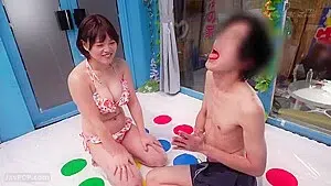 250929美女とツイスターゲームをプレイf4