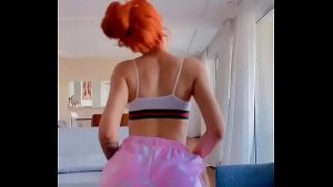 Ruiva Rebolando