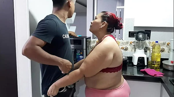 A mi madrastra le gusta tener mi polla siempre. Parte 1. Hace unas buenas mamadas