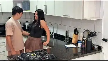 amateur colombiana ardiente tiene sexo en la cocina con su roomie