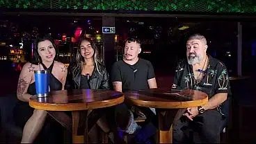 Bagunça na casa de Swing. Gaby Oliveira e Monica Lima, nao aguentam de tesão e fodem no carro.