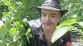 BBW bitch gives blowjob in threesome outdoors – FunMovies