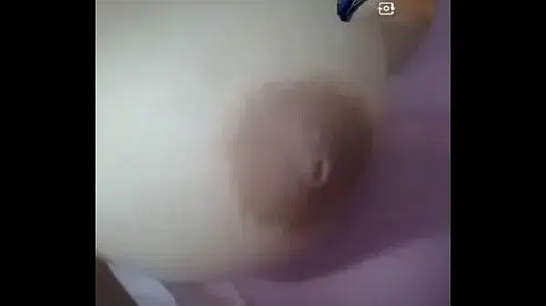 Chilena muestra tetas y se masturba por skype