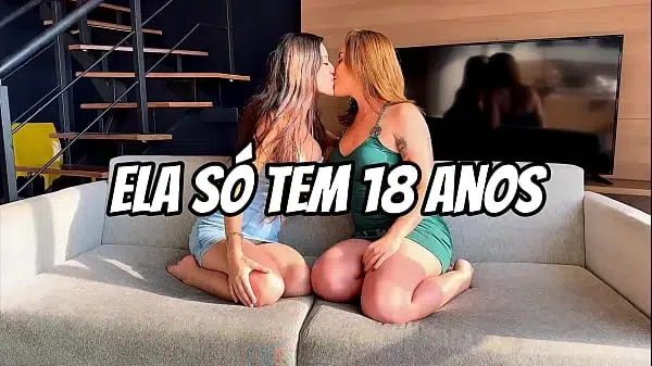 Ela só tem 18 aninhos mas é cheia de fetiches
