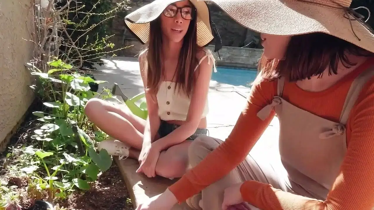 FamilyStrokes – Cute Tiny Stepdaughter And Hot Stepmom In Sexy Lingerie Satisfy Stepdaddy’s Big Dick