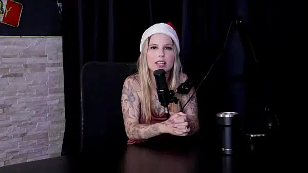 Gostosa se masturba e leva pau no cu até ser gozada após falar que os famosos que pegaria do Brasil e Hollywood, tem que ter um lubrificante pra transar, e prefere sua bunda – Baby Fire