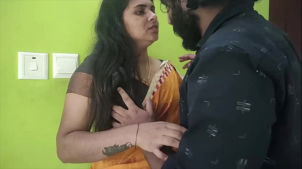 Horny Desi Girl In Yellow Saree Gets Romantic With Her Lover On Bed