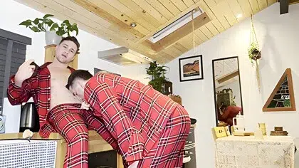 Hunks Fuck Bareback Creampie During Christmas