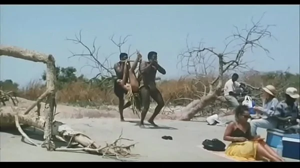 Indian Actress Kitu Gidwani Topless In French Movie Black