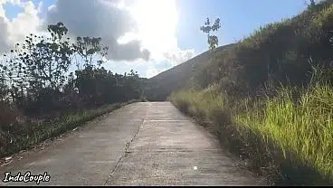 Istri muslim berhijab selingkuh sama kekasih rahasianya. Mereka berdua bercinta di dalam tenda kemping