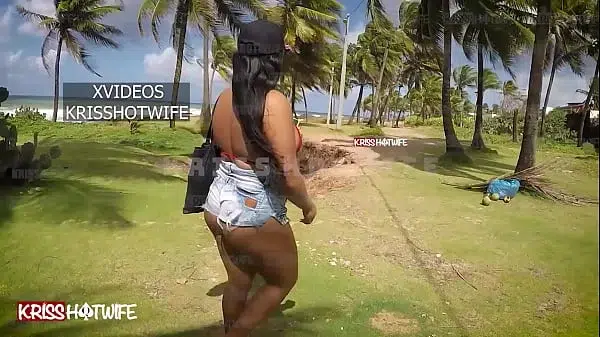 Me Exibindo Na Praia Publica Com Macho Gostoso e Dotado