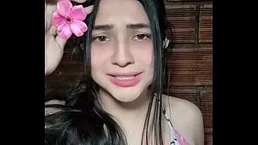 Mi amiga comparte a su novio conmigo y follamos duro en el jacuzzi parte 1