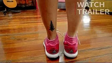 Petite Beauty Eyes Babe Has Puffy Cameltoe in Tight Leggings!