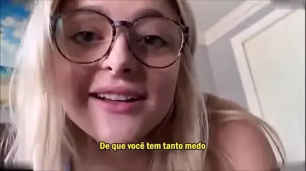 Primeiramente após o irmã não conseguir mais resistir, tirou o pau do irmão para fora da cueca e começou a chupar gostoso. Depois de mamar bem gostoso e deixa o irmão todo excitado