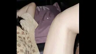 Sensasi ngentot istri tetangga di dalam mobil hampir di grebek warga