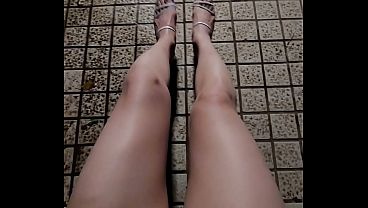 Shemale Ting Xuan masturbates outdoors and ejaculates on her beautiful legs.