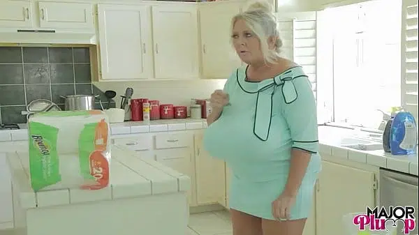 Stepmom Kayla Joins Bunny to Worship Rome’s Wet Cock!