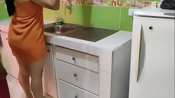 We fuck when we’re alone in the kitchen: after he saw me in a towel, he couldn’t resist seeing my big and juicy cock